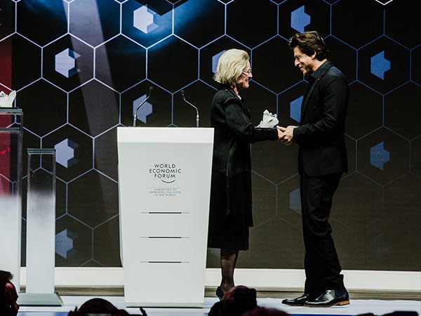 shah rukh khan got awarded at world economic forum