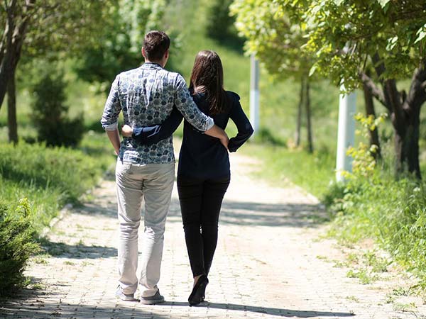 కొత్తవాళ్లు చూస్తే మంచి మొగుడు అనుకుంటారు