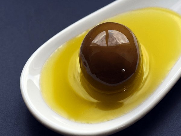 5. సలాడ్ డ్రెస్సింగ్ కోసం ఆలివ్ ఆయిల్ 