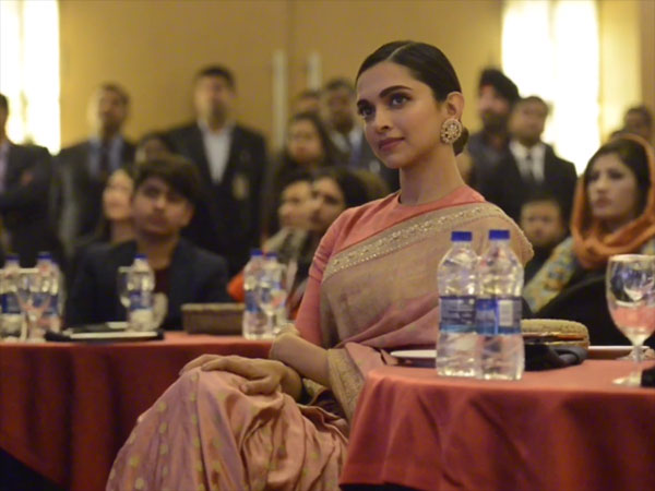 ధ‌గ‌ధ‌గ‌లాడిన న‌గ‌లు