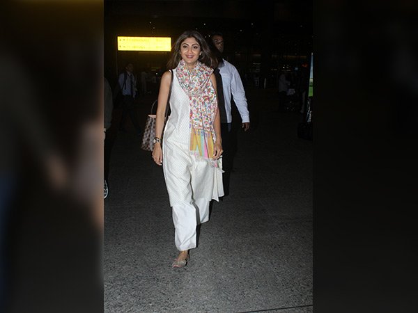 Shilpa Shetty Spotted At The Airport In Desi Avatar