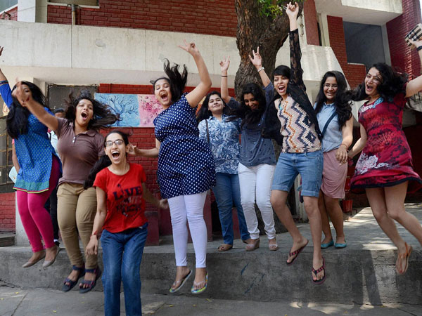 ధైర్యం చెప్పాడు