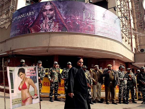 పద్మావత్ థియేటర్ల వద్ద