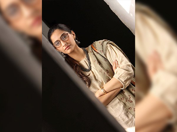 Sonam Kapoor Looks Decoded From Padman 