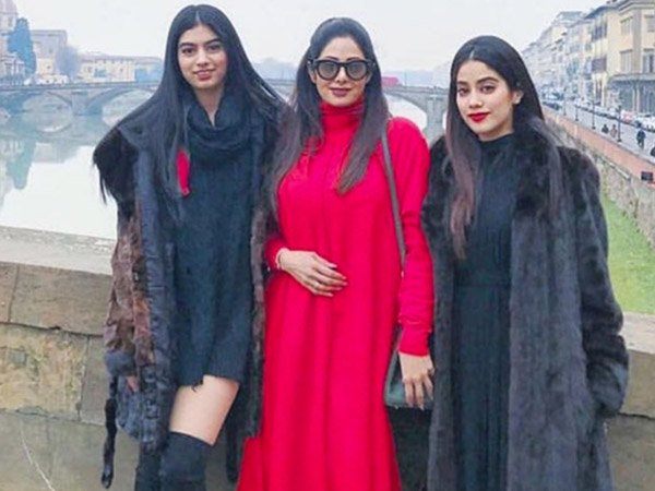 టూర్ స్టైల్ బుక్స్