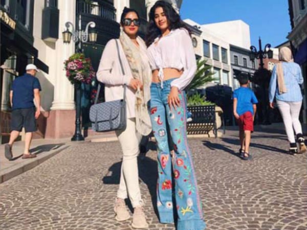 ట్రిప్ కి సంబంధించి మరికొన్ని లుక్స్