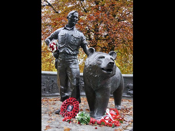 కాంస్య విగ్రహం ఏర్పాటు