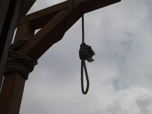 రాళ్లతో కొట్టి