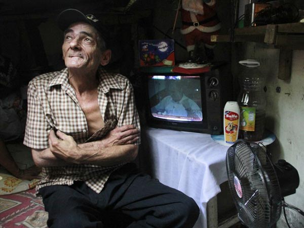 మ్యాన్ హోల్ లోనే ఉండాలని..