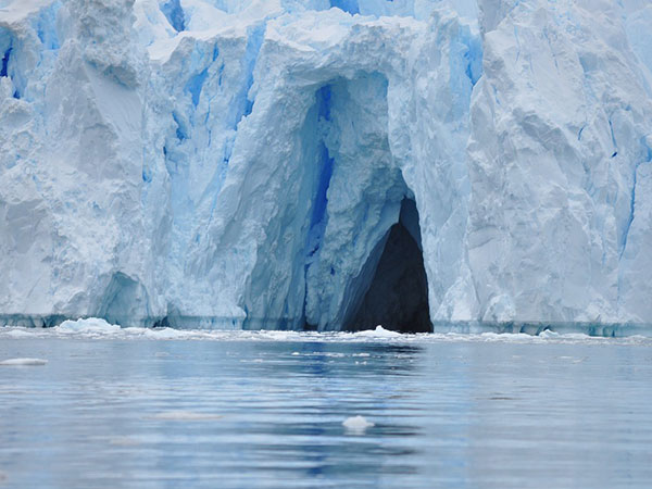 మంచుగుహ : మంచుగుహ :