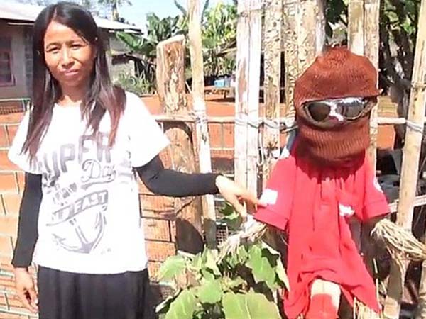 మగాళ్లను కామిస్తోంది