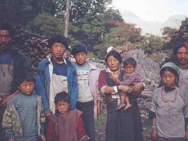 ఒక అమ్మాయిని అన్నదమ్ములంతా అనుభవిస్తారు