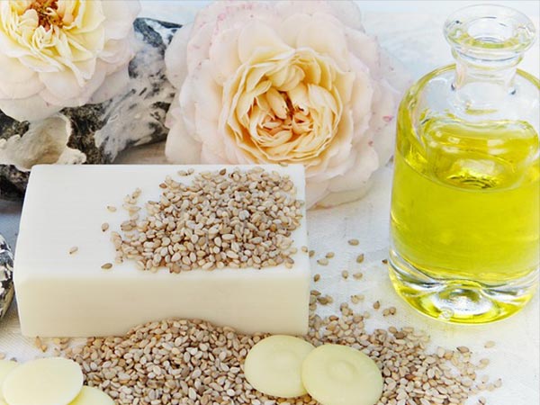 Advantages of using Castor oil and Sesame Oil For treating hair loss.