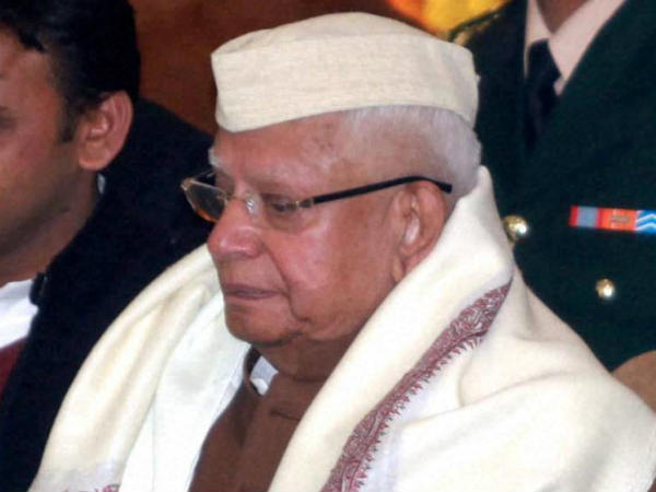 యువతులతో రాసలీలలు సాగిస్తూ