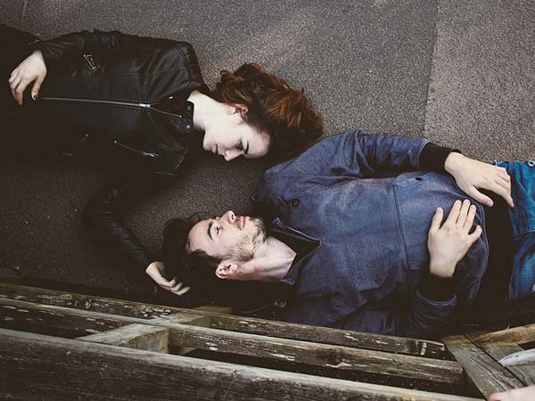 హోటల్ కిటికిలో నుంచి