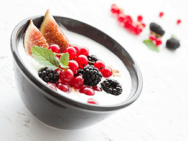 11. ఫ్రూట్-ఫ్లేవర్డ్స్ను కలిగి ఉన్న పెరుగు :