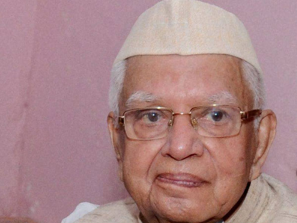 నగ్నంగా మారిన గవర్నర్