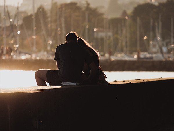 ముద్దులతో మొదలుపెట్టి