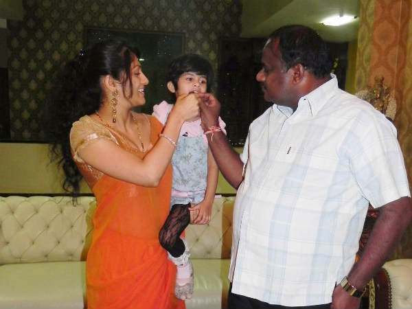 చిత్రాలను నిర్మించారు