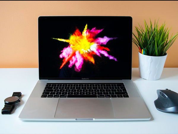 # 7 మీ డెస్క్ మీద మీ ప్రియమైన వారిని ఫోటోను ఉంచండి :