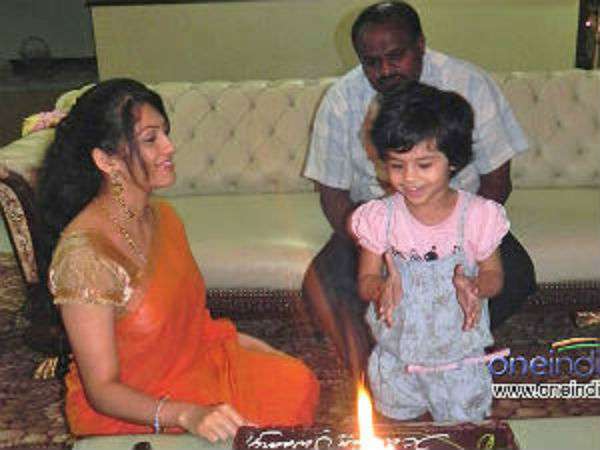 రెండో భార్యకు దూరంగా