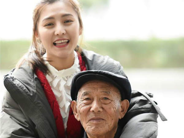 ఈమద్యనే తన తాత “ఫు - కిక్వాన్” కు రెండు సార్లు గుండె పోటు ఈమద్యనే తన తాత “ఫు - కిక్వాన్” కు రెండు సార్లు గుండె పోటు