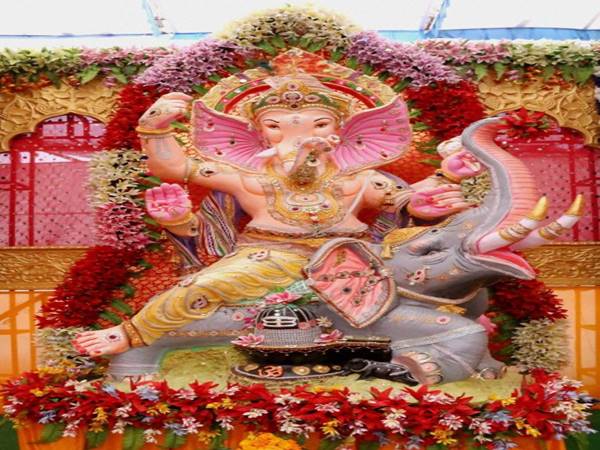 గణేషుడి కాళ్ళు