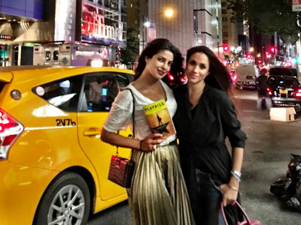 7. ఆమె థియేటర్ మరియు రాజనీతి శాస్త్రం అభ్యసించింది: 