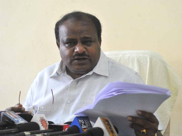 నేషనల్‌ డిగ్రీ కళాశాలలో చదివారు