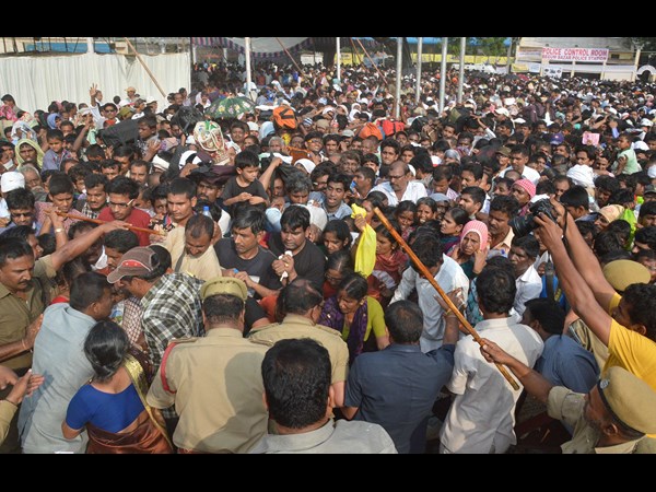 పంపిణీ జరుగుతూ ఉంది