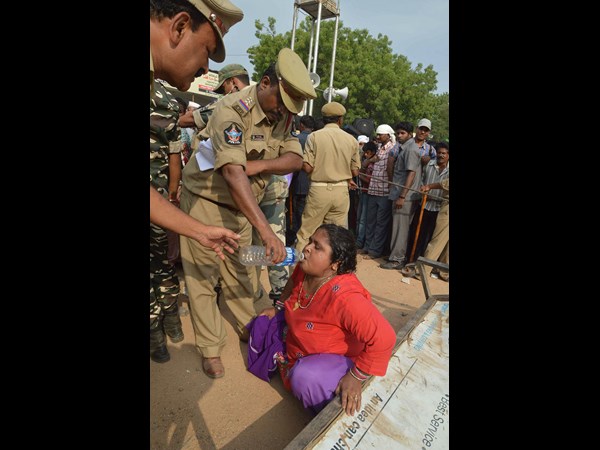 లక్షల సంఖ్యలో