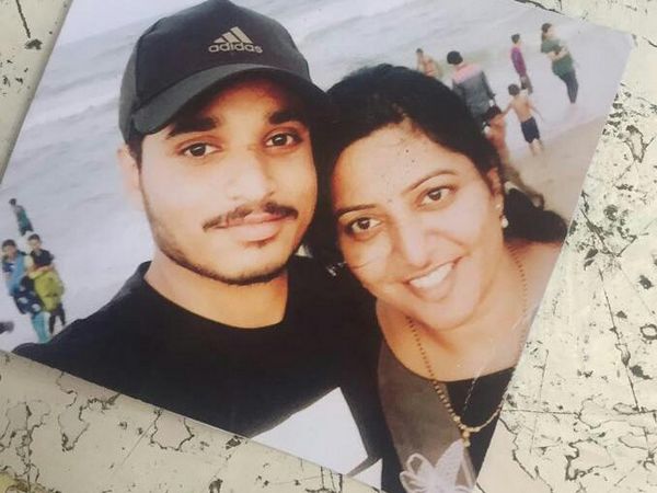 పదేళ్లు చిన్నోడు