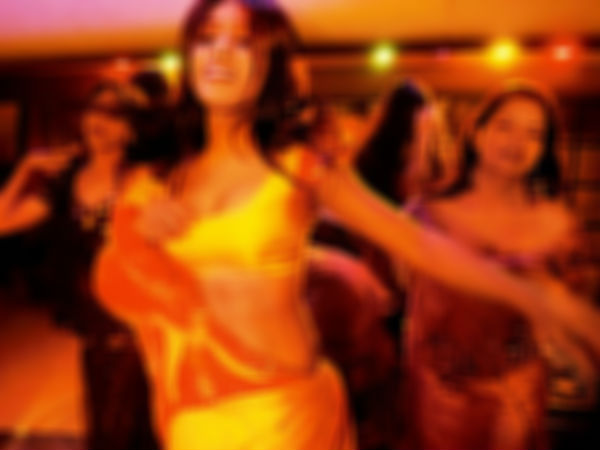 నగ్నంగా డాన్స్ చేయించకండి