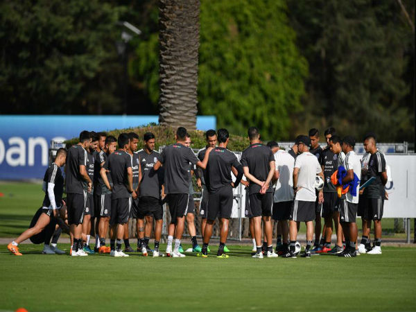 ప్రత్యేకంగా వీడ్కోలు 