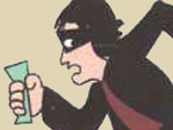 సీసీ టీవీ పుటేజీలను పరిశీలించారు