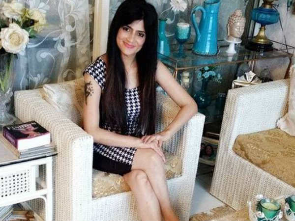 వీడియో కాల్ చేయడంతో