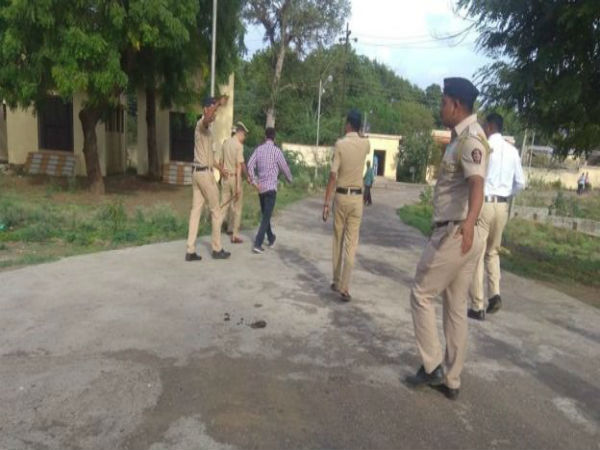 35 మందిపై కేసు నమోదు