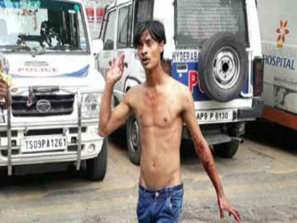 వివాహమై ముగ్గురు పిల్లలున్నారు