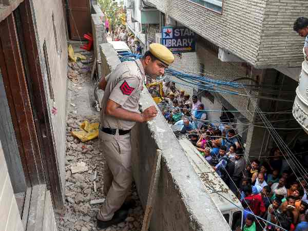 పని మనిషి చెప్పిన ప్రకారం..