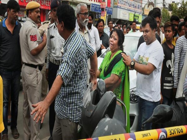 కిరాణ దుకాణం నిర్వహించేవారు