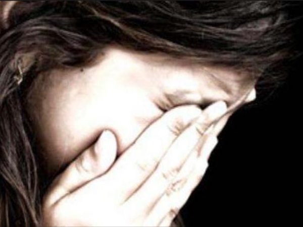 ఇంటికే విటులను రప్పించి