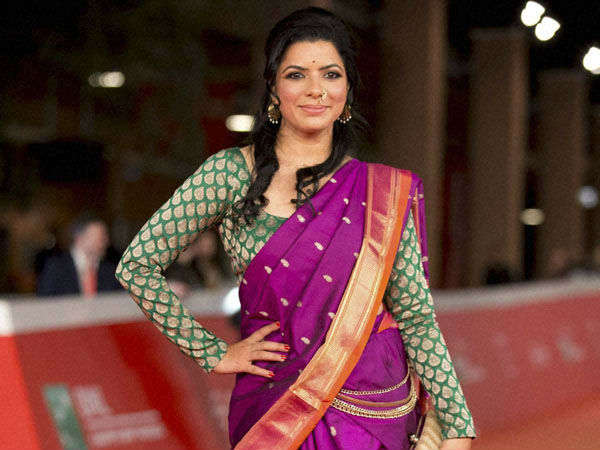 టాప్‌ లేకుండా నటిస్తున్నప్పుడు....