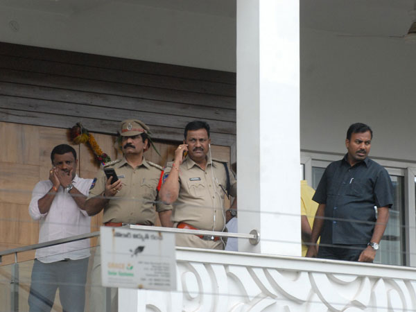 నోటీసులూ ఇవ్వలేదట