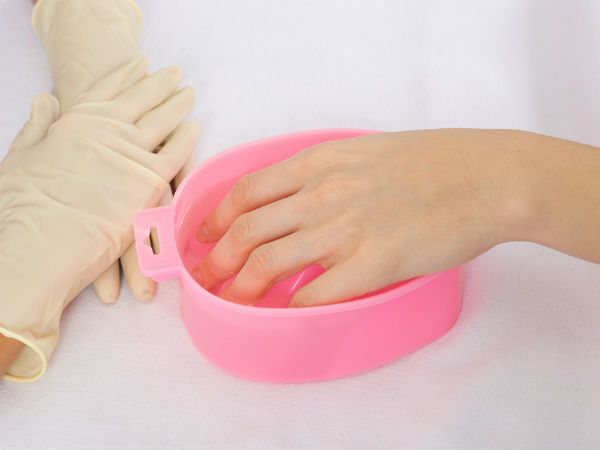 1.వెచ్చని నీటిలో నానబెట్టండి: