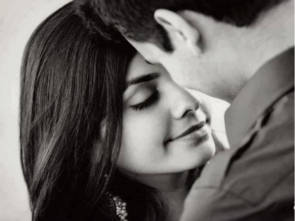 మేమిద్దరం లేచి సీట్ ఇచ్చాం