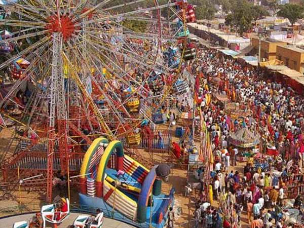 9. అమ్యూజ్మెంట్ పార్క్ లేదా కార్నివాల్