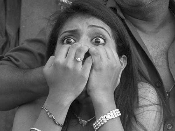 ఎక్కడంటే అక్కడ పట్టుకుని