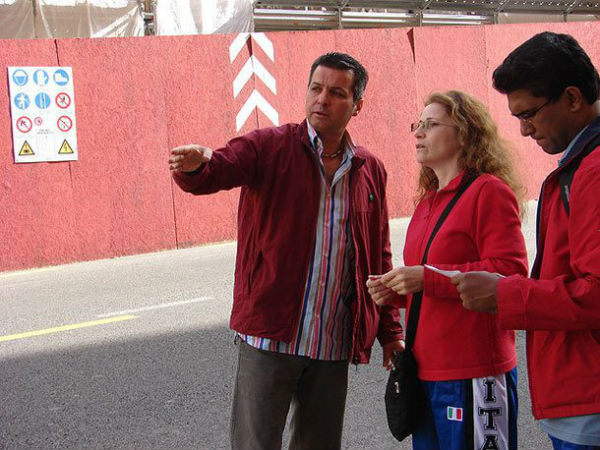 డైరెక్షన్స్ అడిగేవారు 