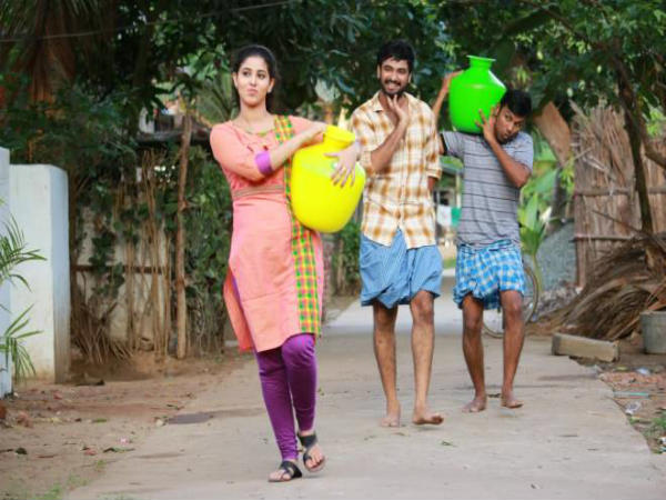 బనియన్ పై మంచంపై 