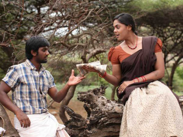 పొలం పనులకు వచ్చే ఆమెతో..